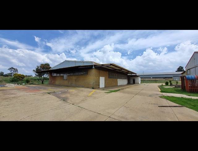 3,674M² WAREHOUSE FOR SALE IN AUREUS
